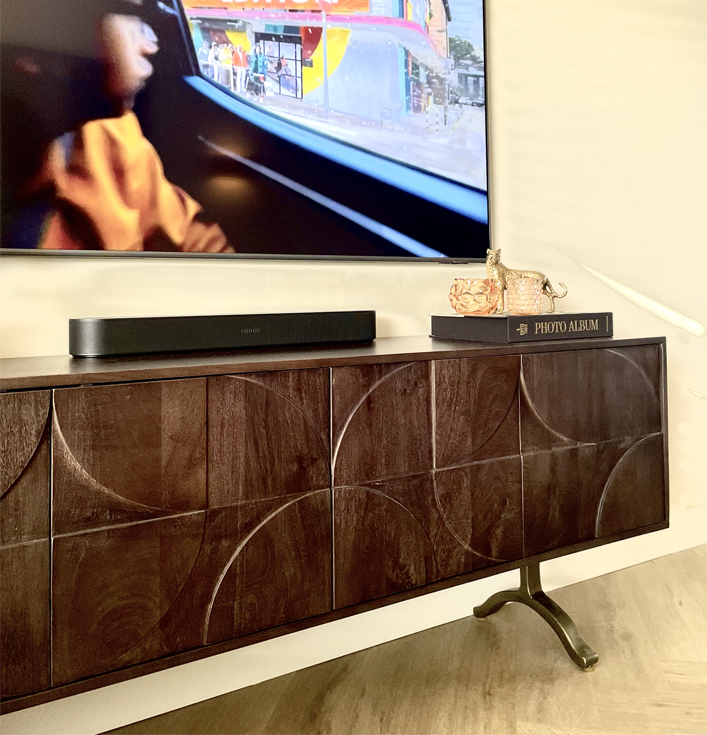 Donker bruin dressoir hout met patroon en gouden poot