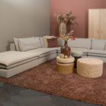 Stoffen grijs hoekbank dubbele kussens