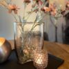 Bloomingville bruine glazen vaas met roze kunstbloemen