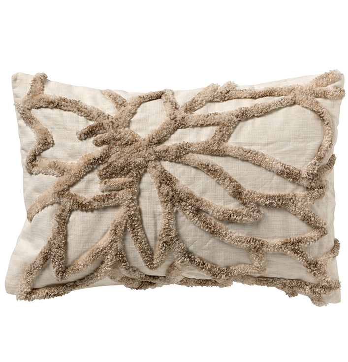 Langwerpig beige sierkussen met wollen bloemen patroon