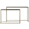 Set van twee lange wandtafels met zwart blad en gouden onderstel