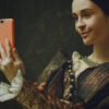 Wandkleed meisje selfie bruin velvet