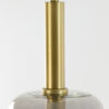 Detail foto glazen hanglamp met antiek bronzen fitting