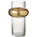 Gouden ring op glazen vaas