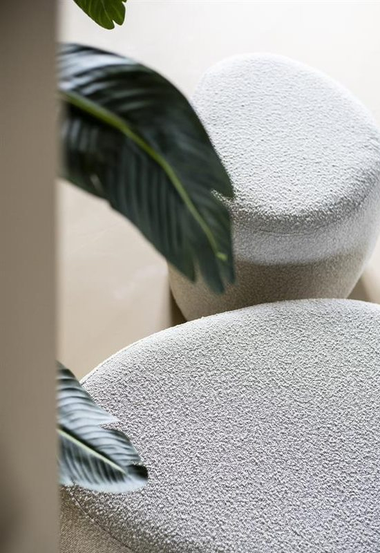 boucle poefs met plant botanisch interieur