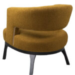Beuken poten onder stoffen fauteuil