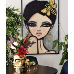 Bij met vrouw op schilderij wanddecoratie