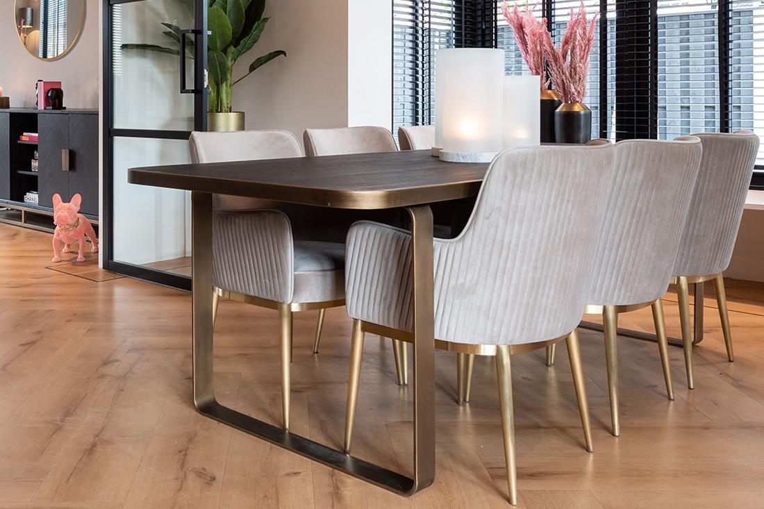 Gouden eettafel beige eetkamerstoelen met gouden poten richmond