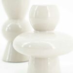 Set van twee kandelaars metaal beige