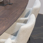 Armleuning eetkamerstoel beige stof