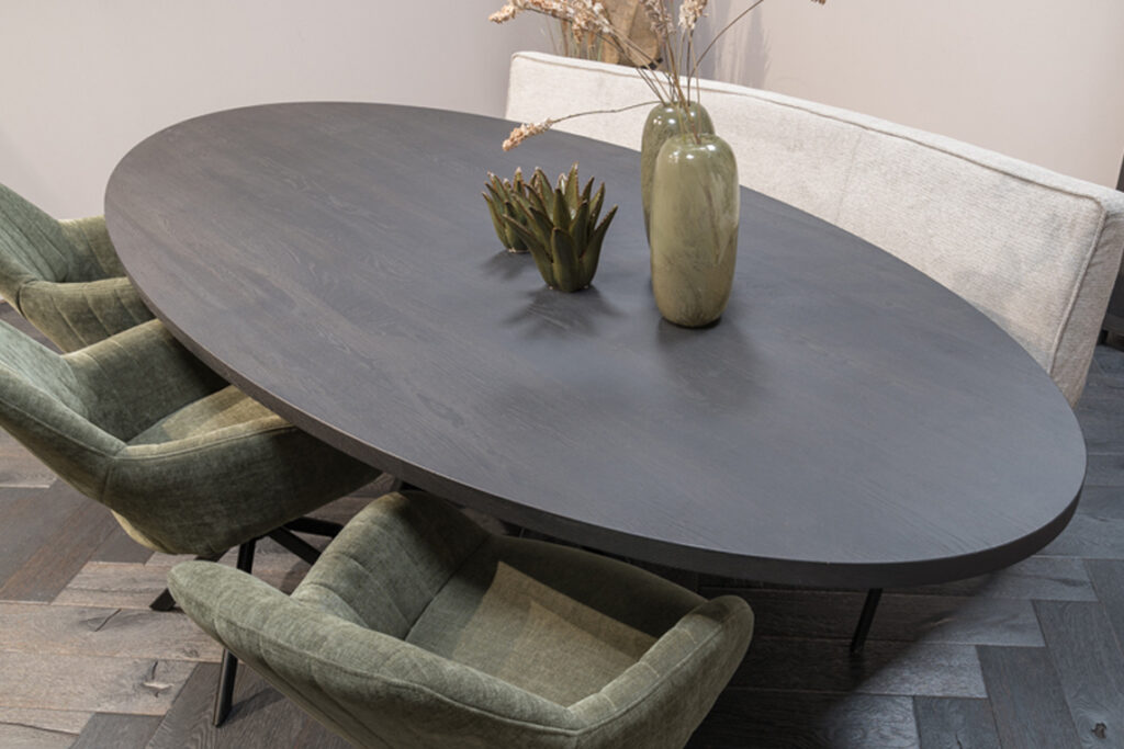 Eettafel ovaal hout zwart eiken