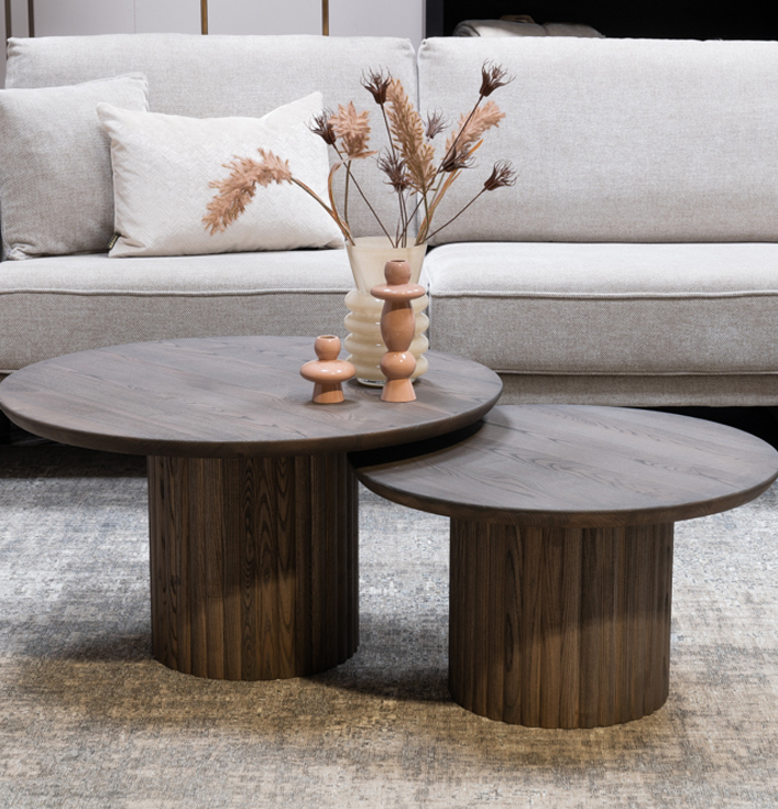 Salontafel rond hout met geribbelde poot bruin