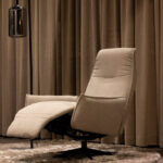 Stoffen fauteuil met armleuning verstelbaar