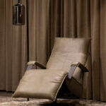 Verstelbare bruin beige fauteuil leer