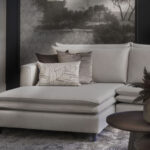 longchair hoekbank met grijze stof en luxe uitstraling