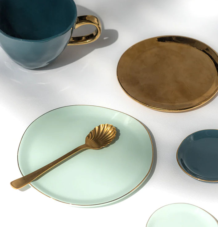 groen blauw servies met goud bestek en details