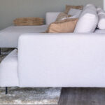 Ligbank zwarte ranke poten beige