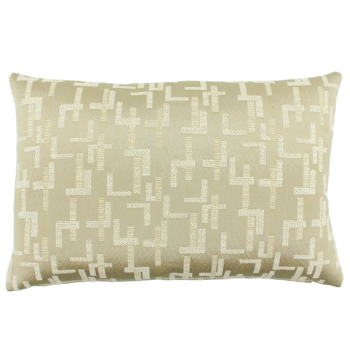 beige sierkussen claudi met patroon