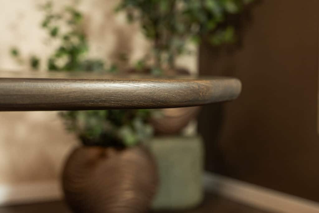 Eettafel organisch bol randafwerking hout