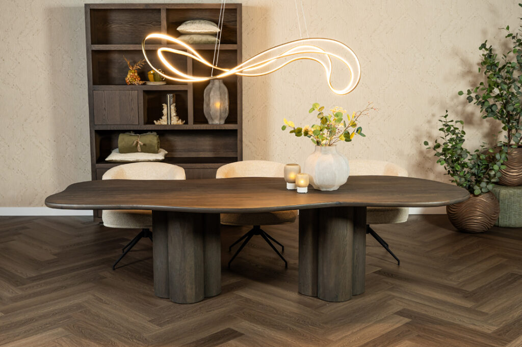 Eettafel organisch bruin eiken klaverpoot set van twee