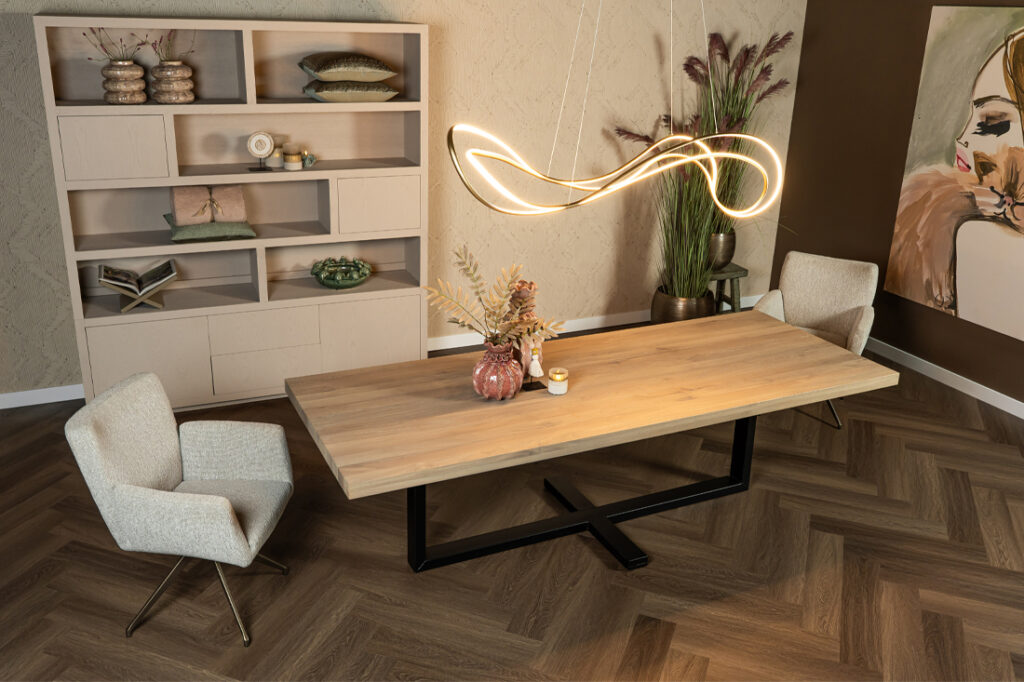 Kruispoot zwart metaal eiken houten eettafel