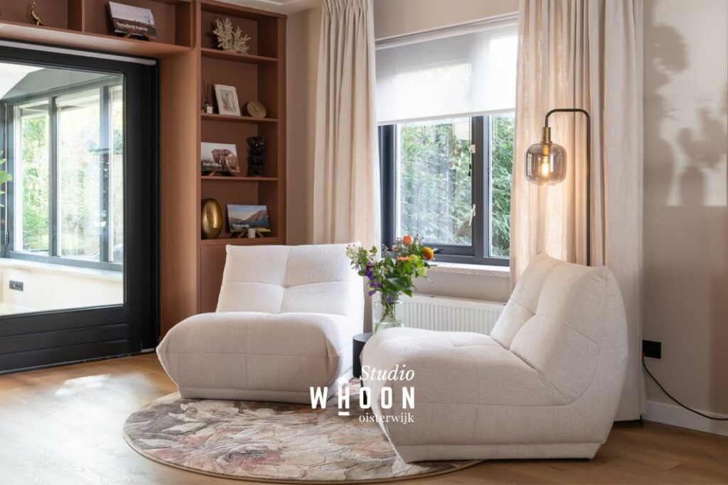 4-beige-fauteuils-warm-interieur