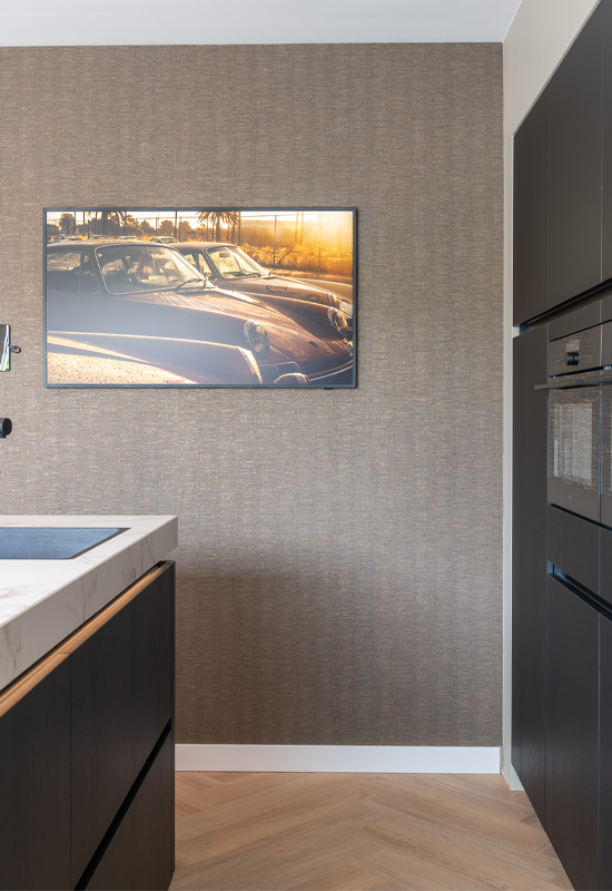 Behang op muur in keuken