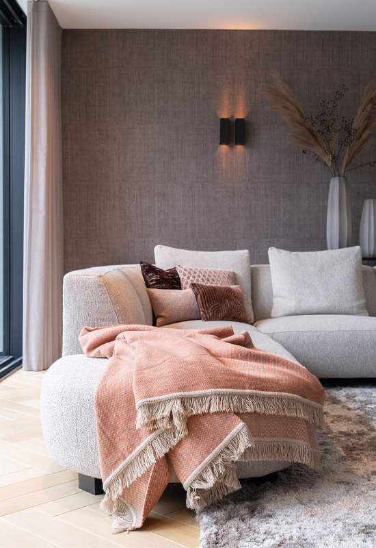Hoekbank beige rond met gezellige sierkussens
