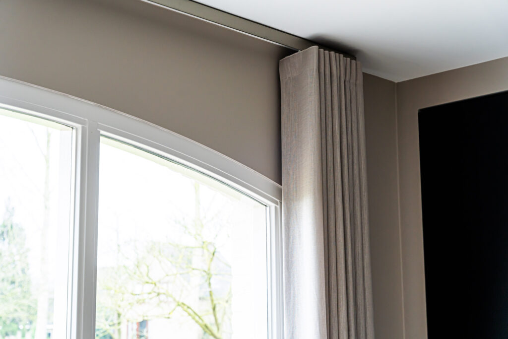 Hoe raamdecoratie je interieur kan transformeren