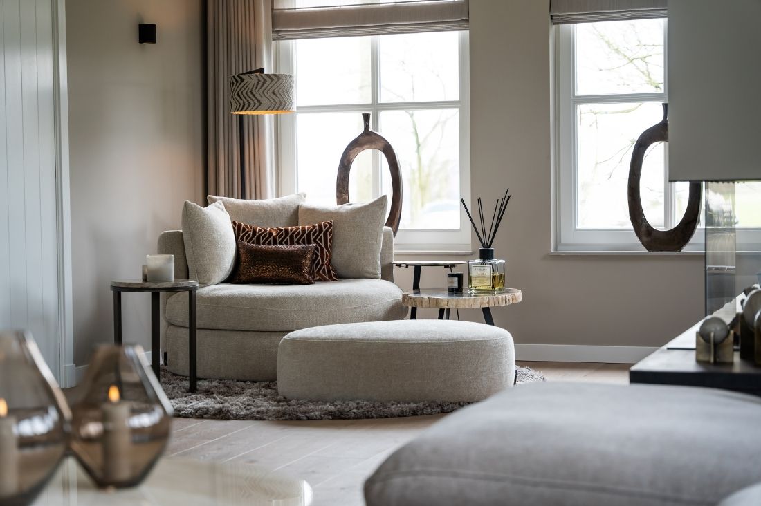 beige interieur-woonkamer-fauteuil