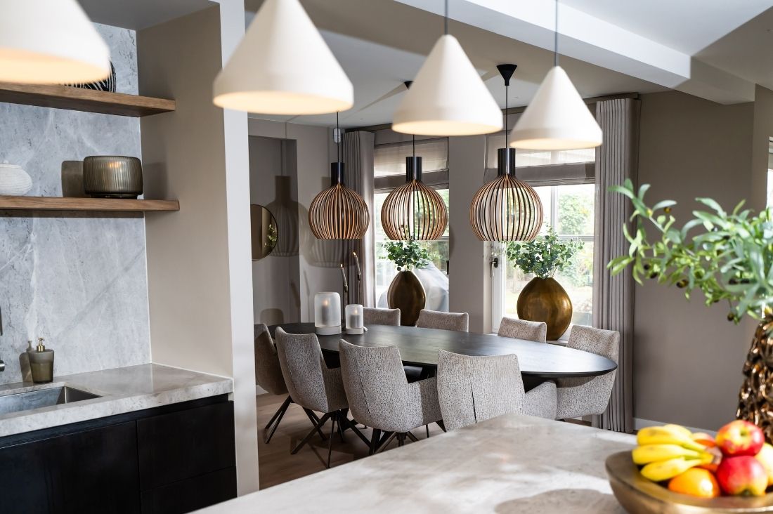woonruimte-keuken-eetkamer-woonkamer-beige