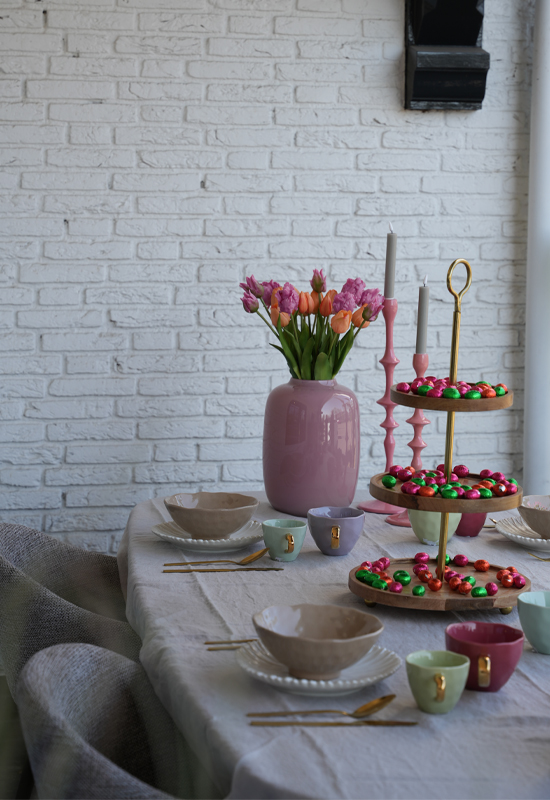 Pasen tafel decoreren pastelkleuren