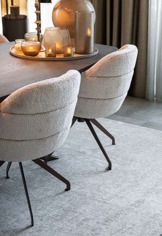 Eetkamerstoel zacht stof horizontale stiknaden