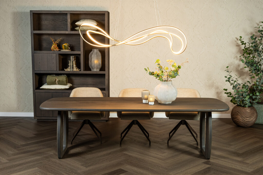 Bolle randafwerking eettafel bruin hout eiken