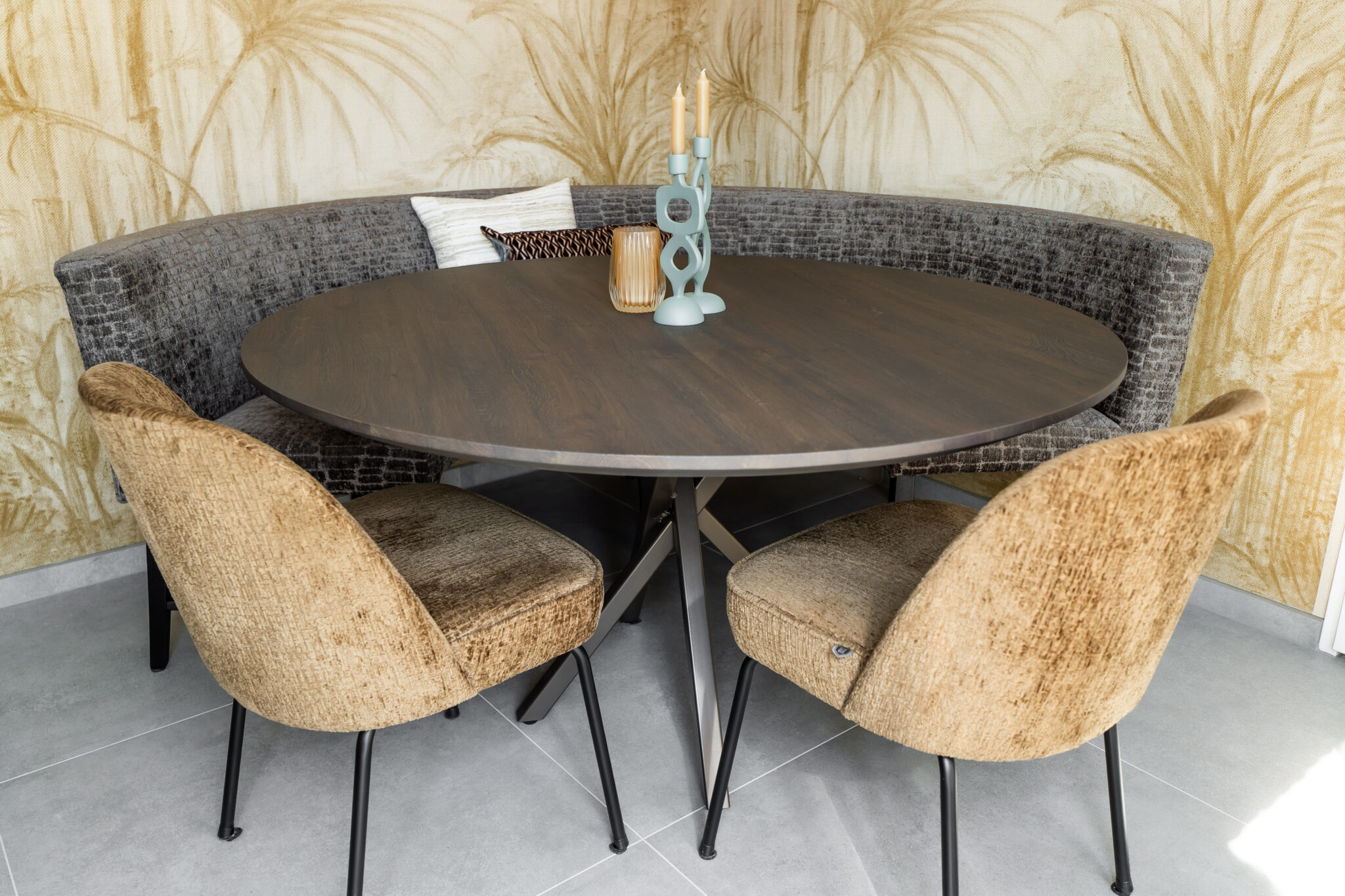 Hoe kies je de perfecte eettafel voor een kleine ruimte?