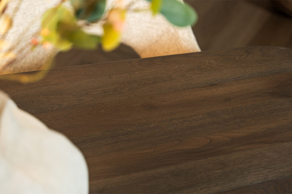 Eettafel bruin hout eiken