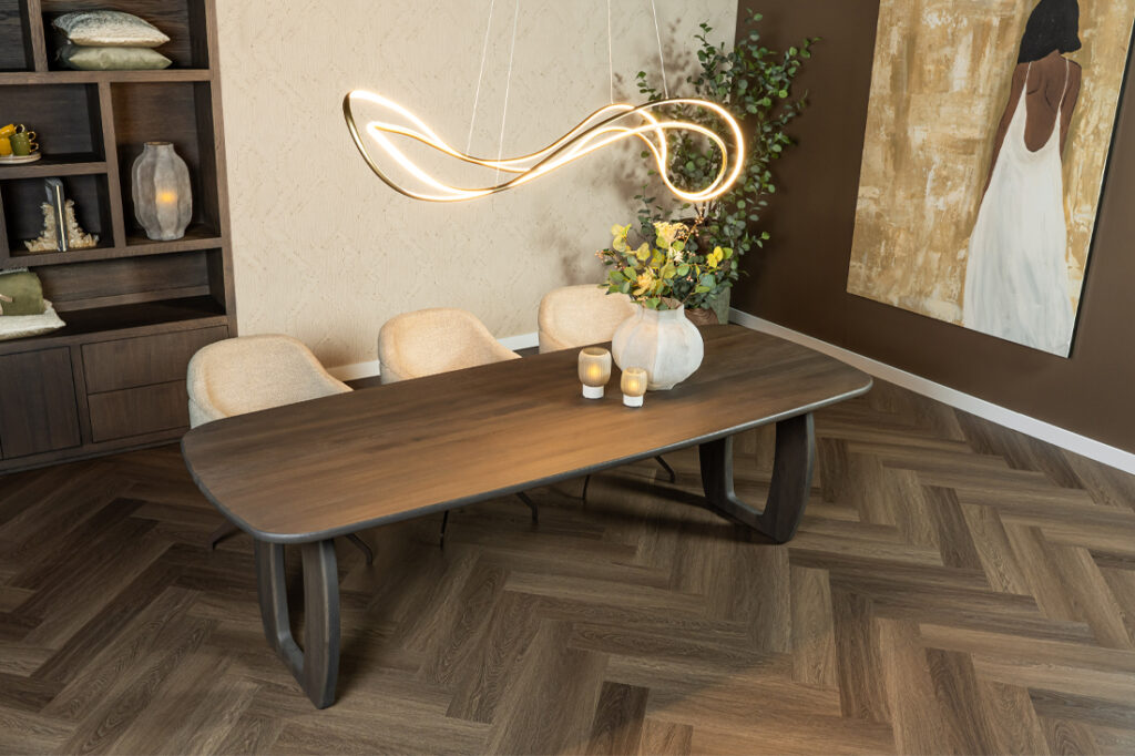 Eettafel eiken hout bruin