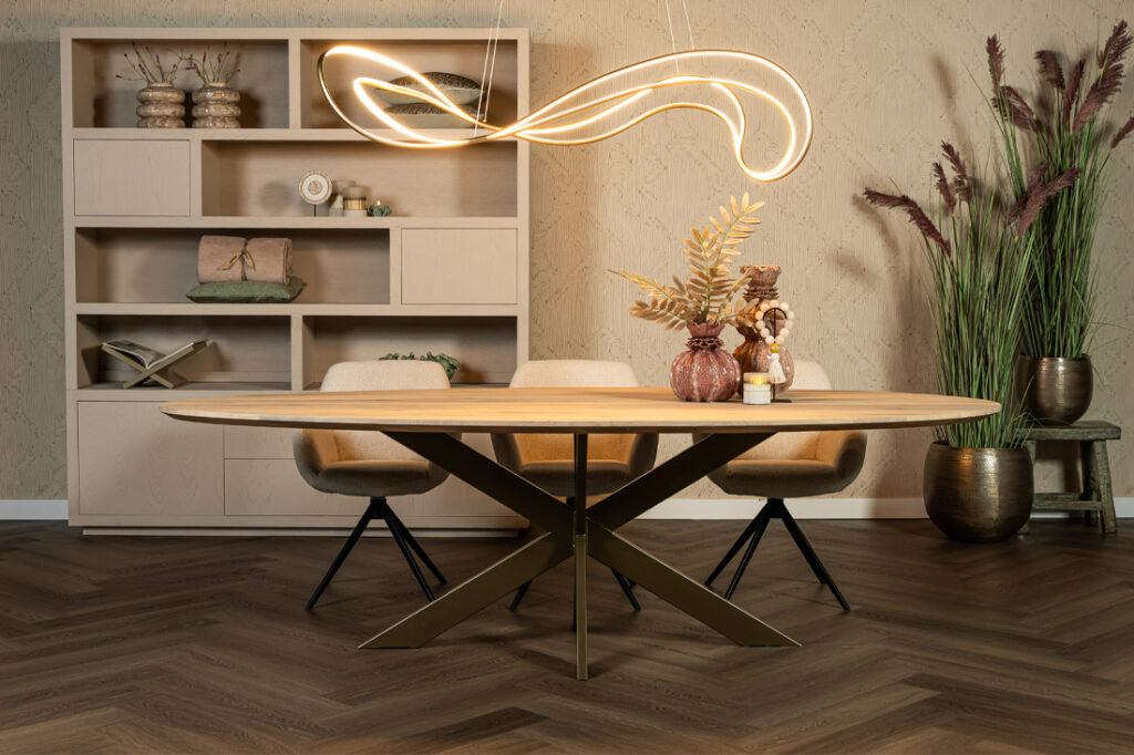 Eettafel ovaal hout licht eiken spinpoot slank brons