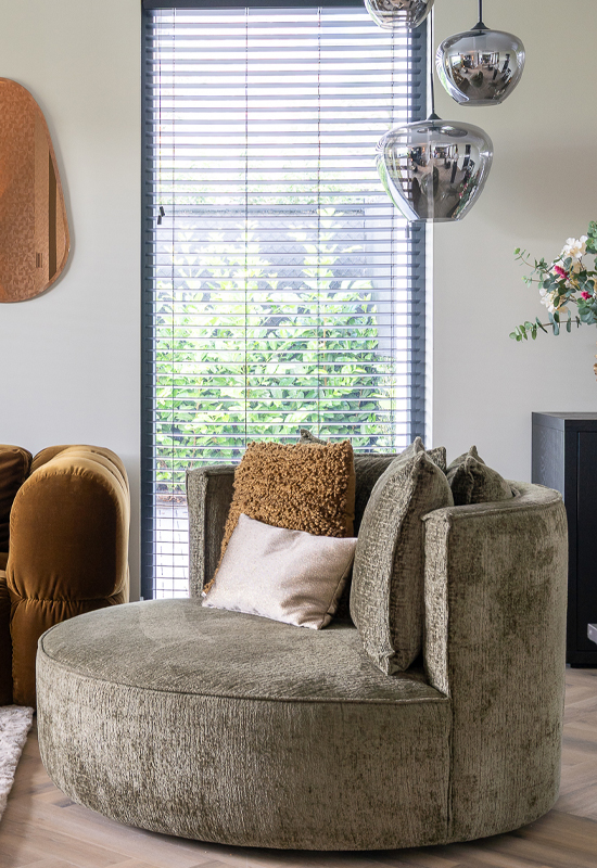 Fauteuil rond stof woonkamer