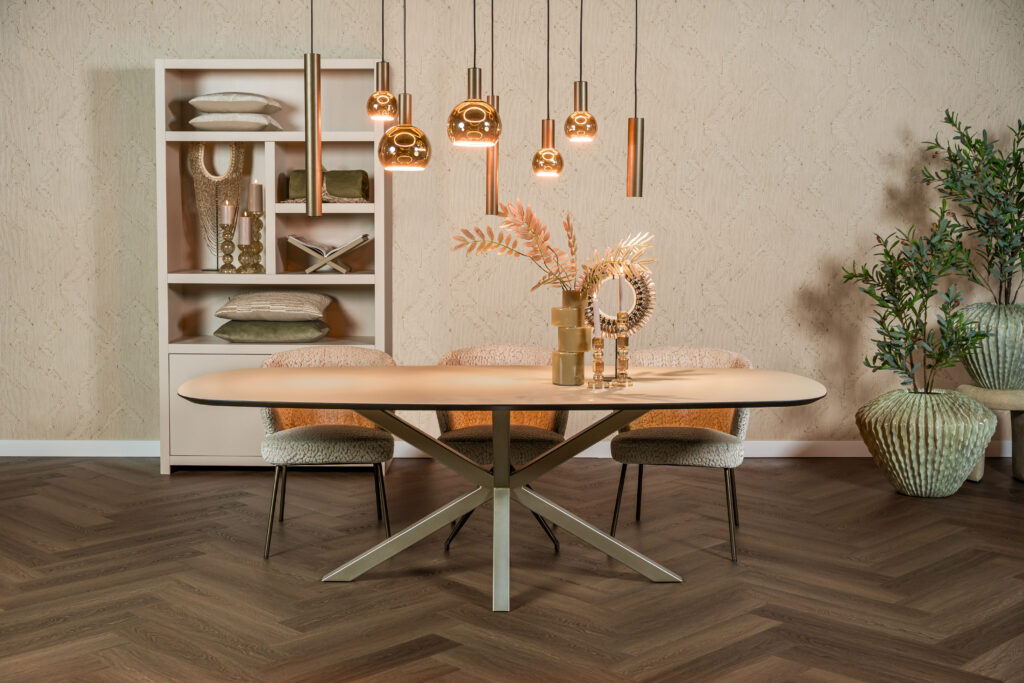 Hoe combineer je moderne eettafels met klassiek interieur?