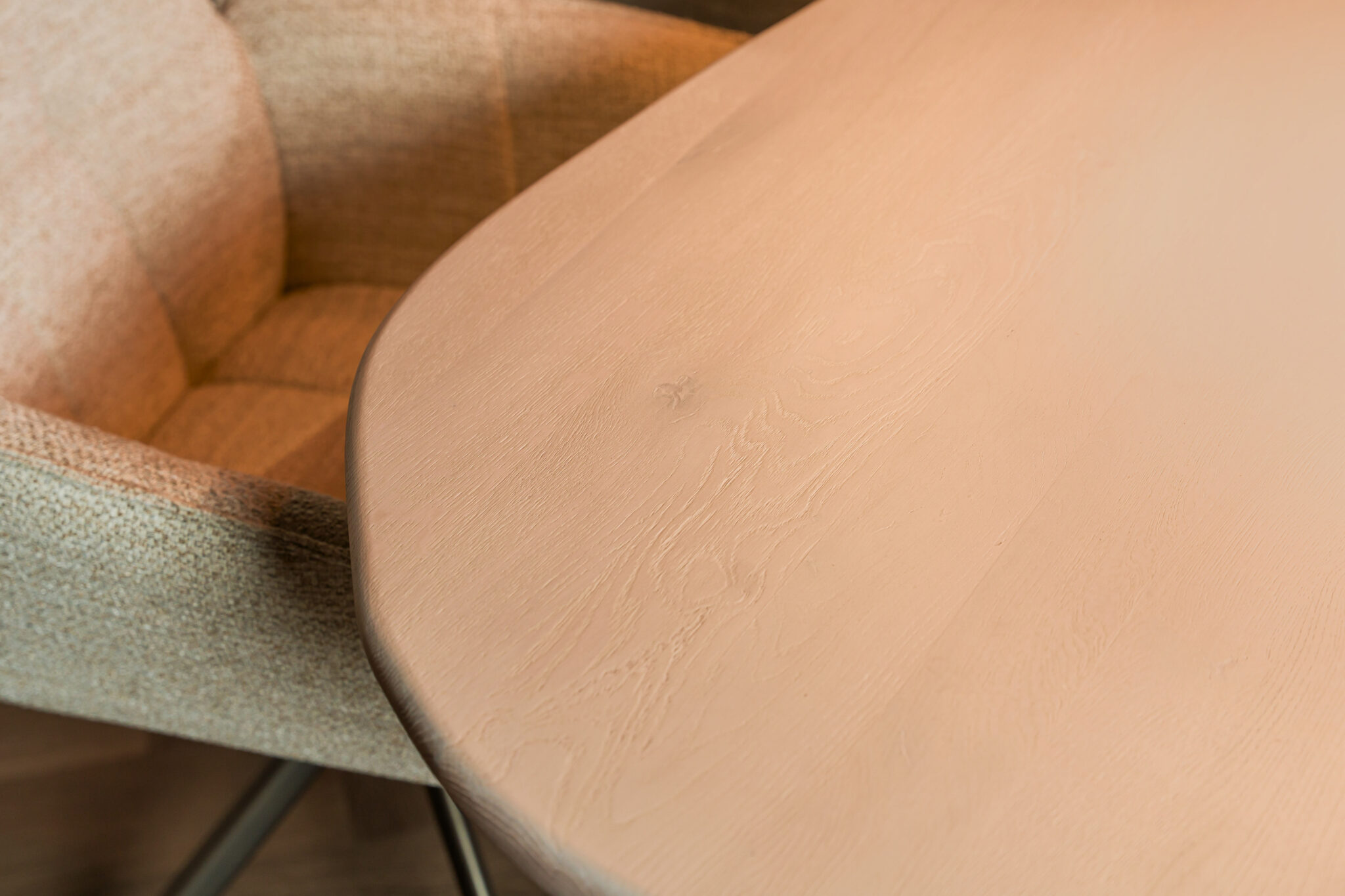 Hoe maak je een eettafel krasbestendig?