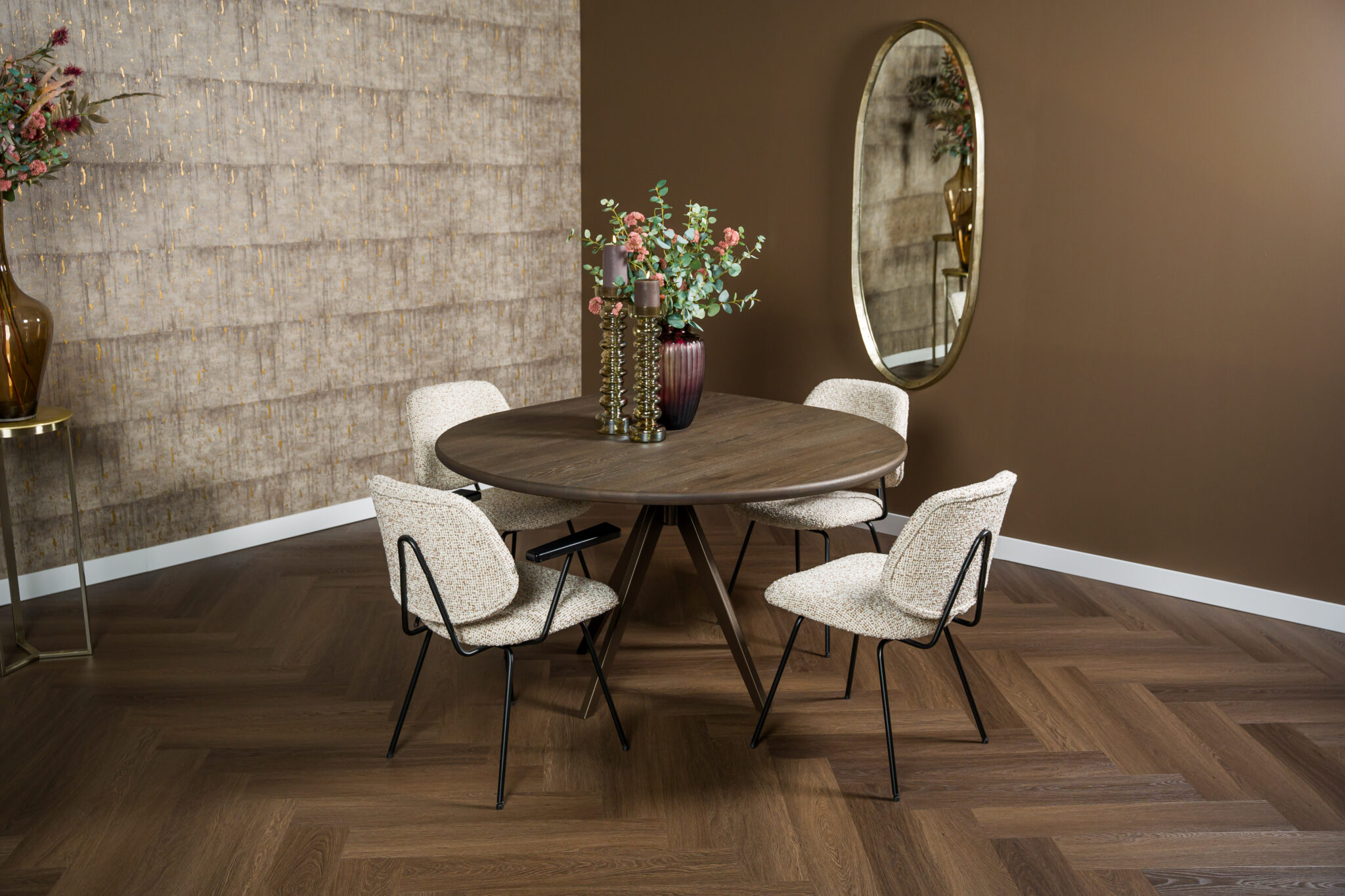 Welke vorm eettafel past het beste in een kleine ruimte?