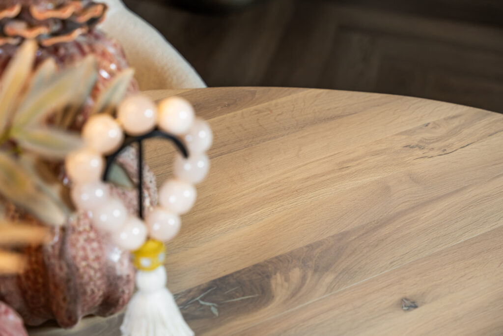 5 manieren om je eettafel te beschermen tegen krassen