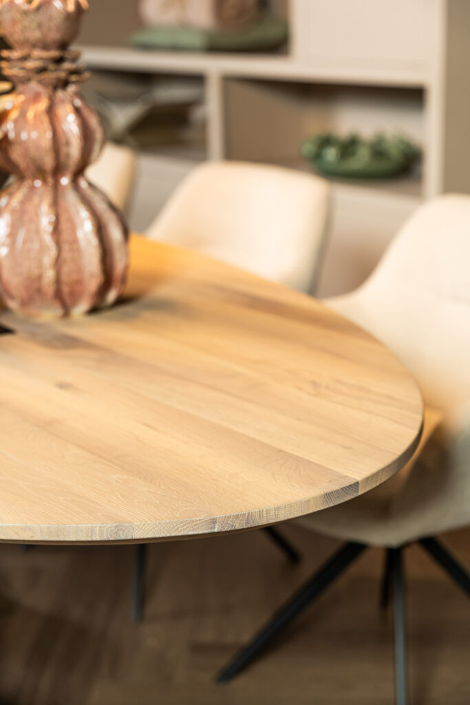 5 voordelen van een ovale eettafel in kleine ruimtes