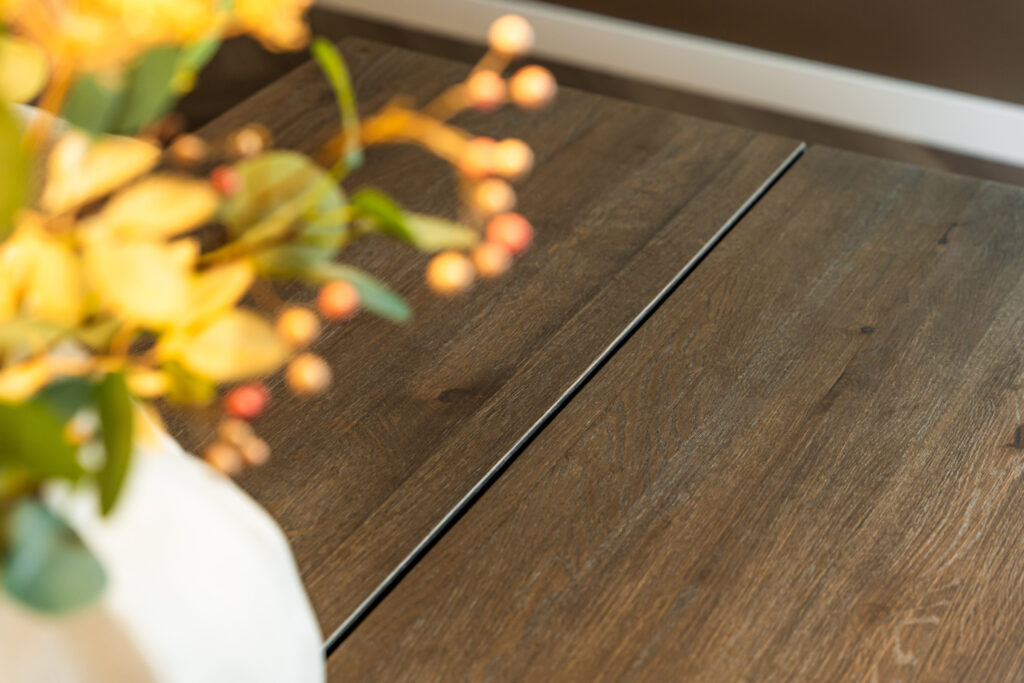Kan je een eettafel zelf monteren?