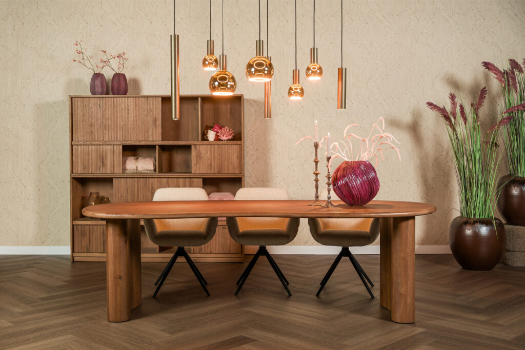 Eettafel bruin hout unieke poot