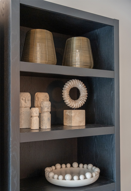 Decoratie in vakkenkast