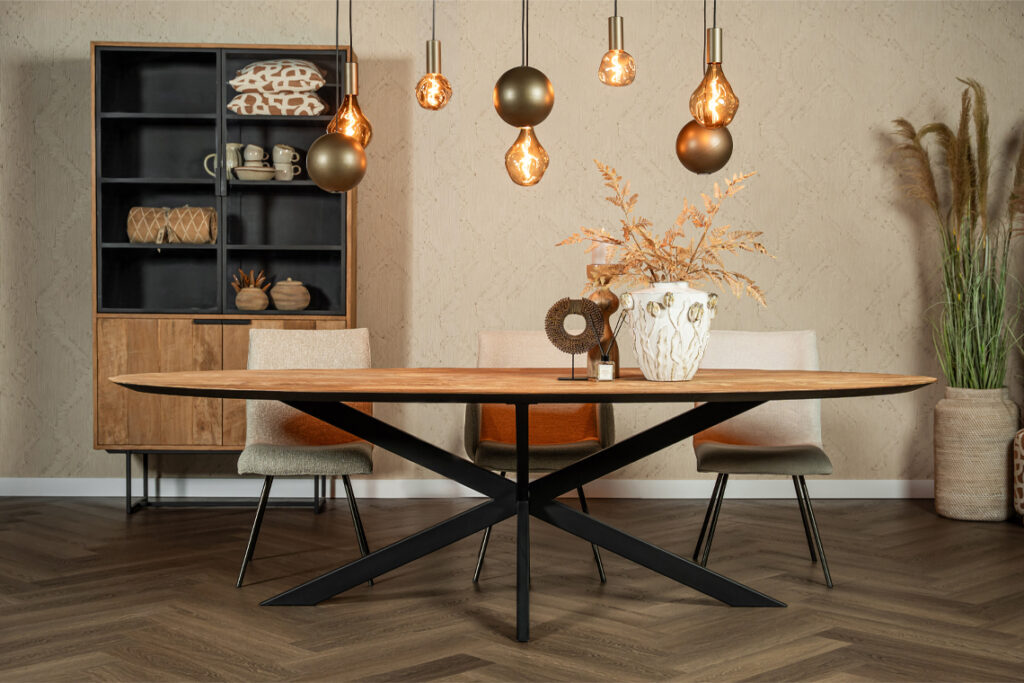 Eettafel ovaal hout bruin met zwart metalen poot