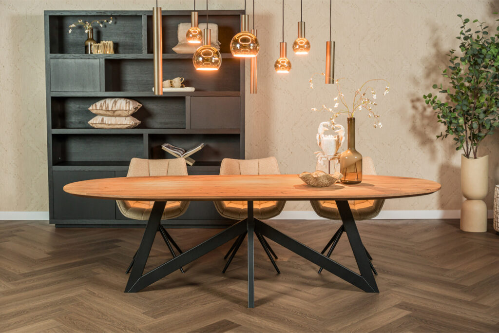 Eettafel ovaal recht bruin licht oud eiken metalen poot