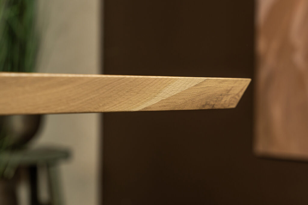 Facet randafwerking eiken hout eettafel